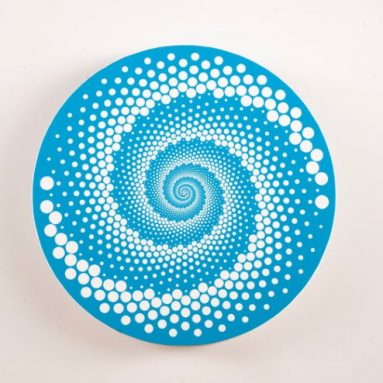 Large spinning magnet with illusion effect